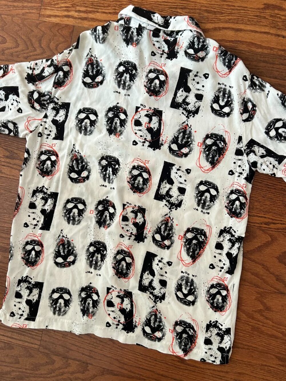 Friday the 13th Jason Voorhees Men's Short-Sleeve Button-Up Shirt Size Medium - Picture 9 of 10
